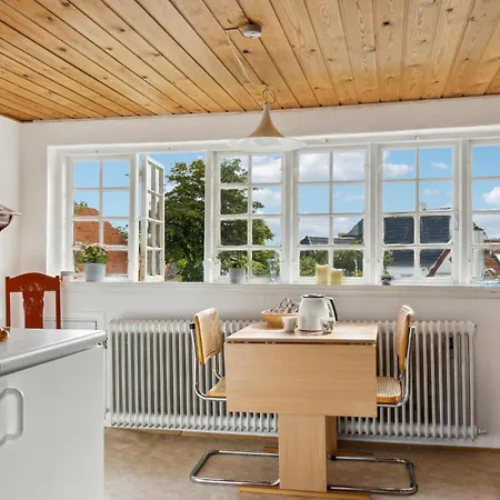 Cozy In With Kitchen Apartment